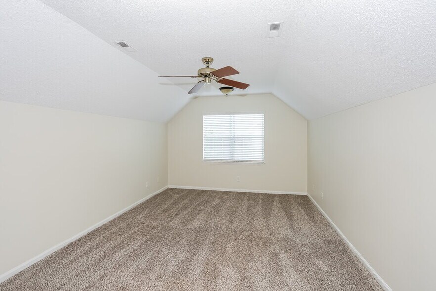 Building Photo - 7300 Scarlet Runner Dr
