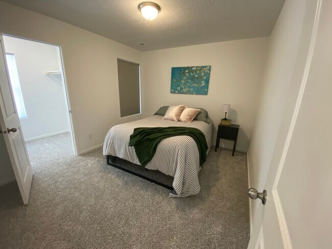 Building Photo - 1022 N Corbin Ln