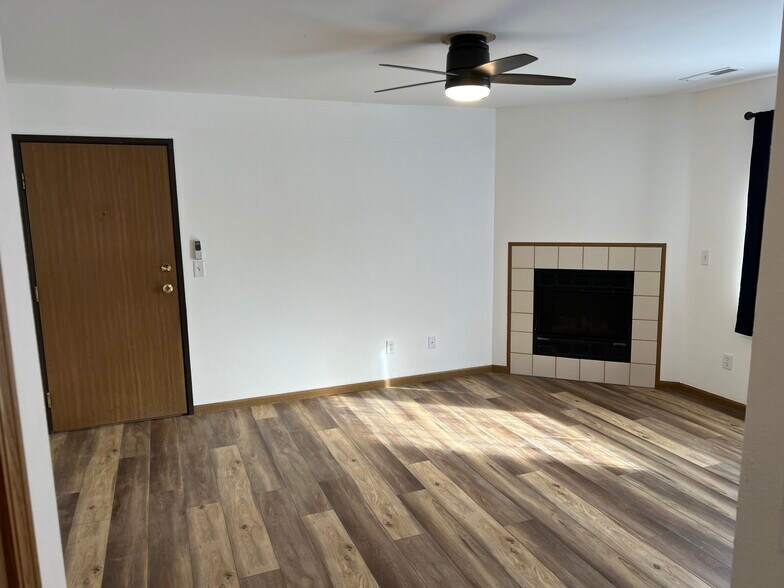 Living - 457 N Front St