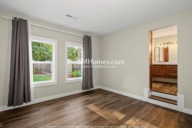 Building Photo - 503 NE Birchwood Terrace