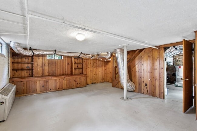Building Photo - 2 BR, 1.5 BA, Basement, Granite Hills Area