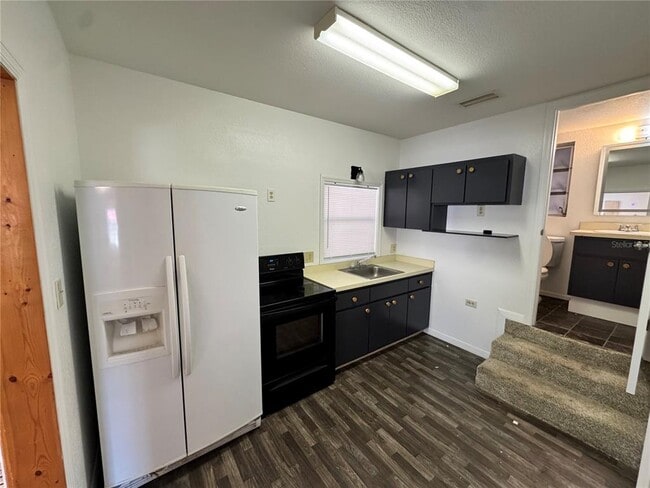 Building Photo - 306 N Iona Ave