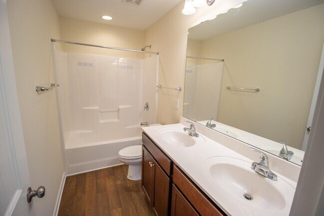 Building Photo - 2038 Sinclair Trce