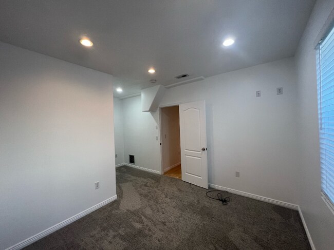 Building Photo - 7958 Big Sycamore Dr