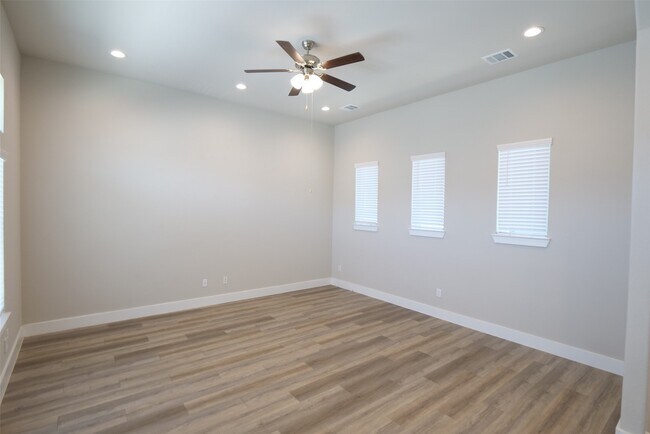 Building Photo - 9004 Lonestar Creekbend Ln