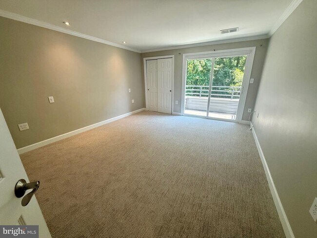 Building Photo - 1140 Lake Heron Dr