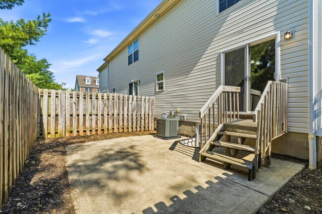 Building Photo - 1113 Green Knoll Dr