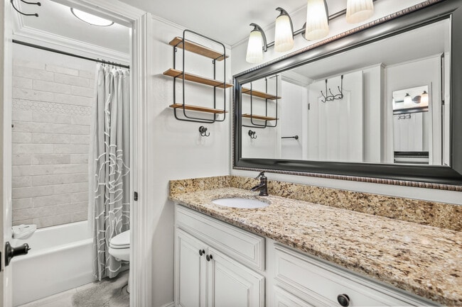 Building Photo - 500 Lake Marina Dr