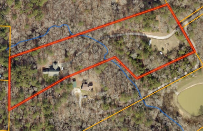 Building Photo - Charming 2 Bed, 2 Bath Custom Ranch on 5 P...