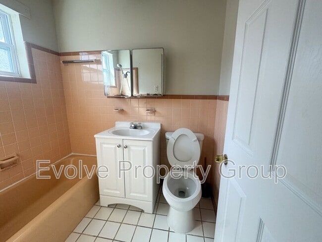 Building Photo - 710 N Grove St