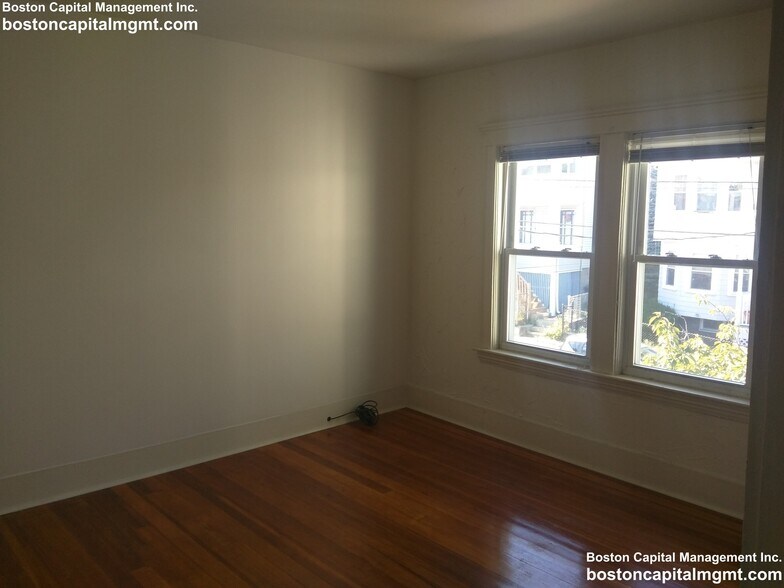 Building Photo - 55 Moreland St