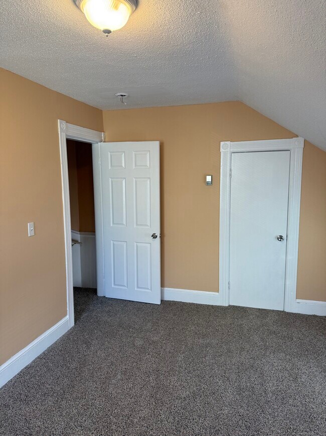 Building Photo - 10 Wilford Ct