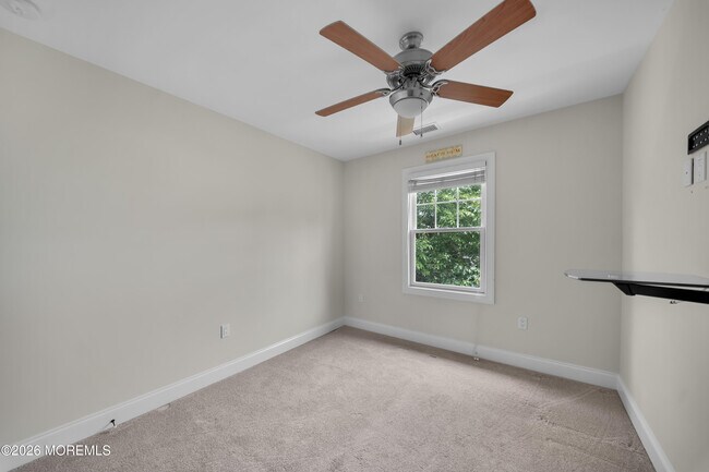 Building Photo - 302 Villa Dr