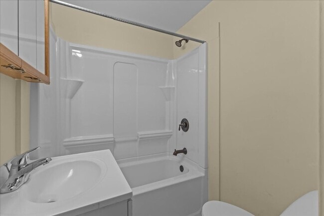 Building Photo - 141 Main St