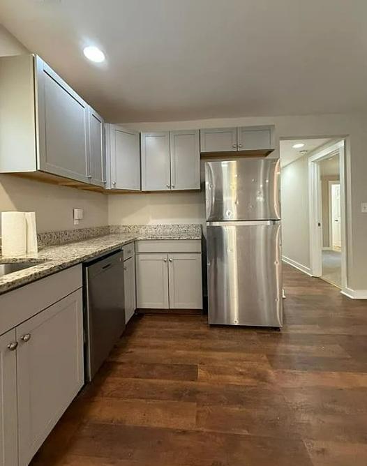 Building Photo - 221 Sheppard Pl