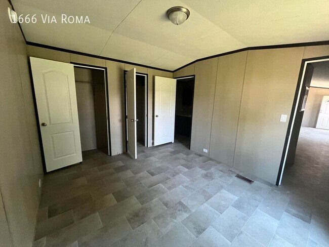 Building Photo - 1666 Via Roma Dr