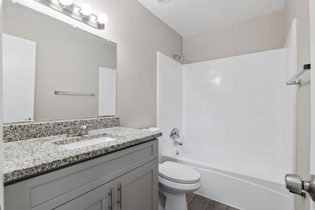 Building Photo - Beautifully Updated 2BR/1.5BA Altamonte Springs Townhome with Modern Finishes