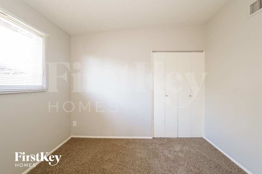 Building Photo - 3341 W Desert Cove Ave