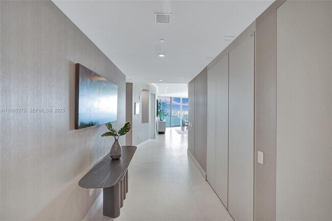 Building Photo - 18975 Collins Ave