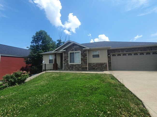 Primary Photo - Fenced home close to FLW!