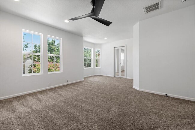 Building Photo - 16879 Mammoth Springs Dr