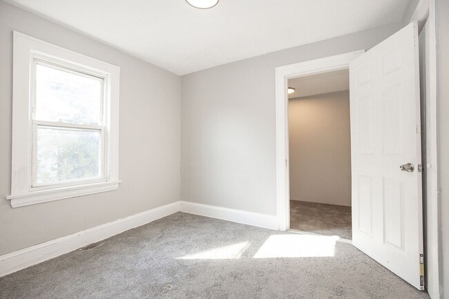 Building Photo - 3 BED 1 BATH BEAUTIFUL SINGLE HOME!