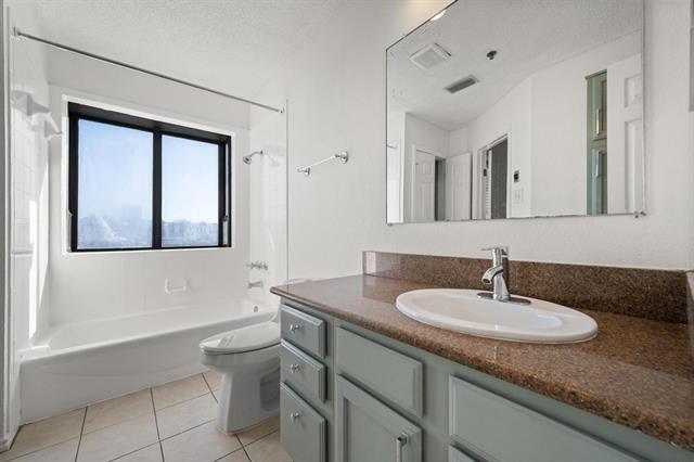 Building Photo - 4800 W Lovers Ln