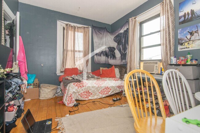 Building Photo - Five bed in Allston!!! LL PAID BROKER FEE!!