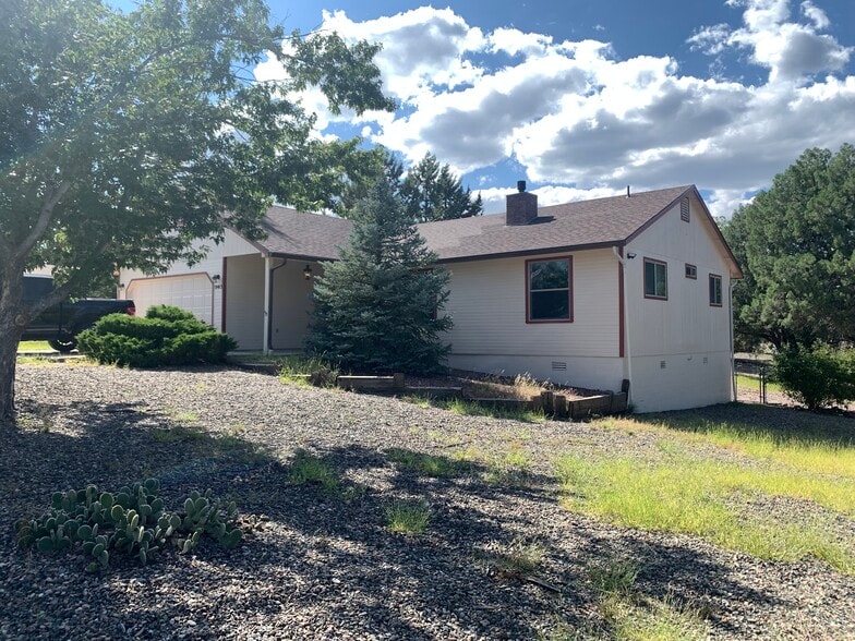 Building Photo - 1903 Cedarwood Dr