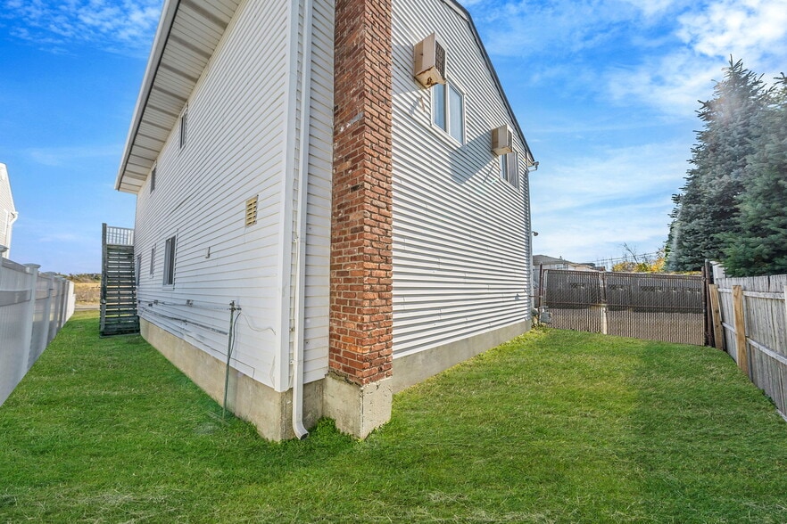 Building Photo - 4 Bay Pl