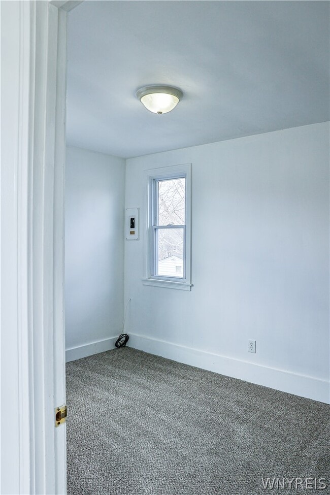 Building Photo - 21 Center St