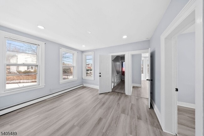 Building Photo - 437 Morrissee Ave