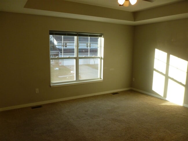 Building Photo - 1330 N Dodge St Ct