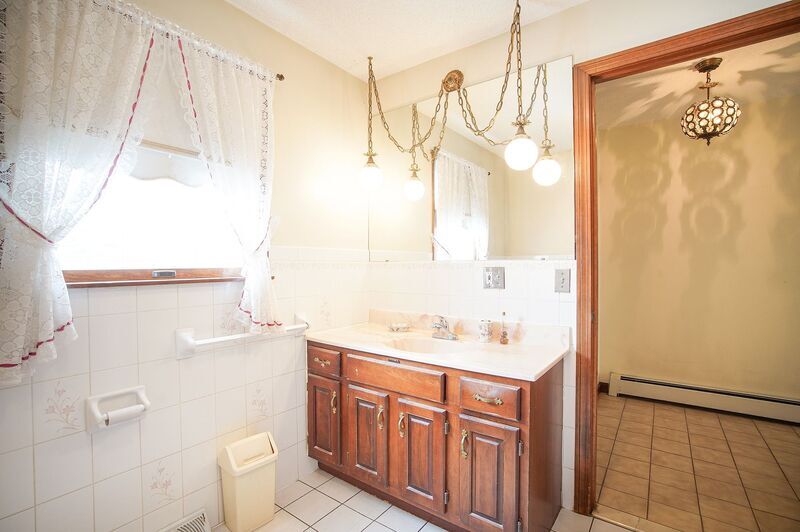 Building Photo - 13 Weston St