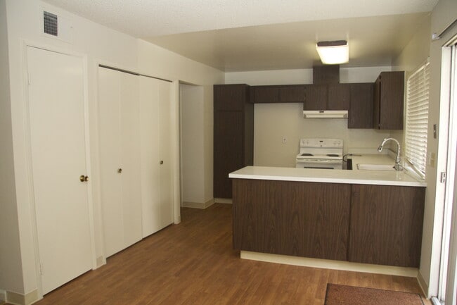 Building Photo - Wonderfull Niles location AC and garage