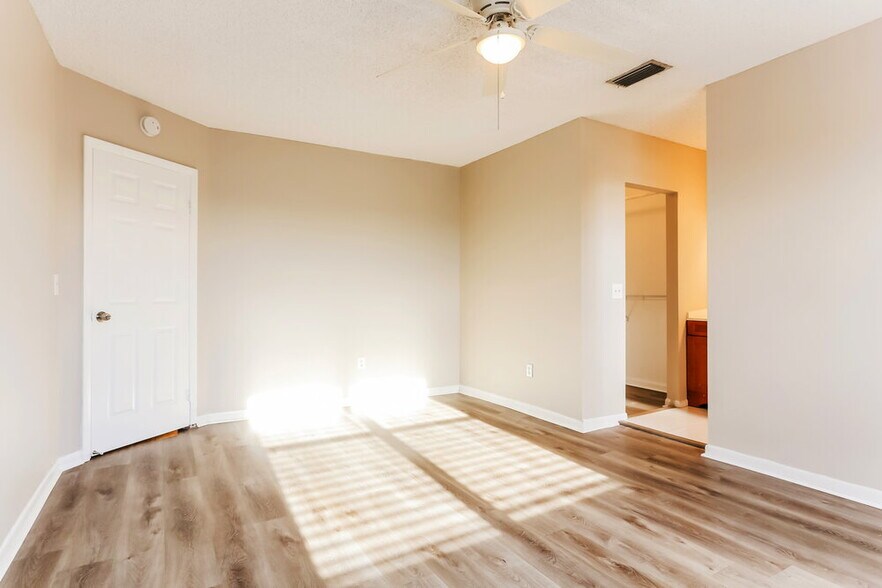 Building Photo - 848 NW 98th Ave