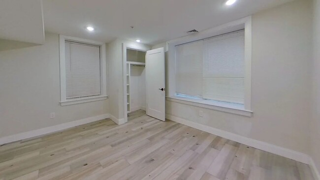 Building Photo - 3 bed 2.5 bath ALLSTON w/Laundry in Unit f...