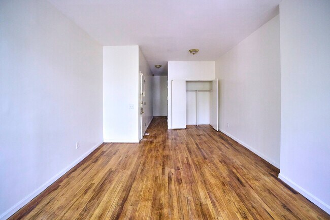 Building Photo - 248 Madison St