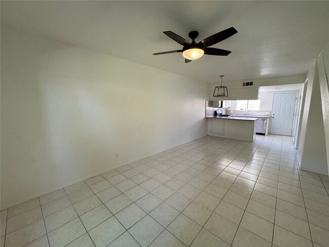Building Photo - 440 Tava Ln