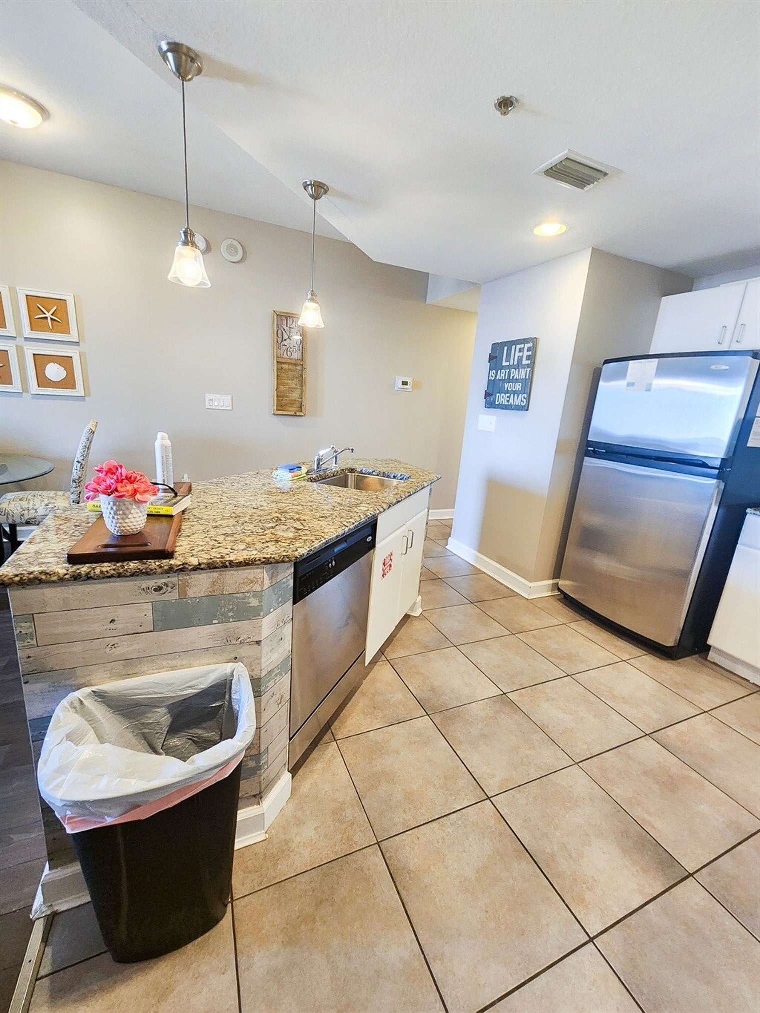 Building Photo - 11832 Front Beach Rd