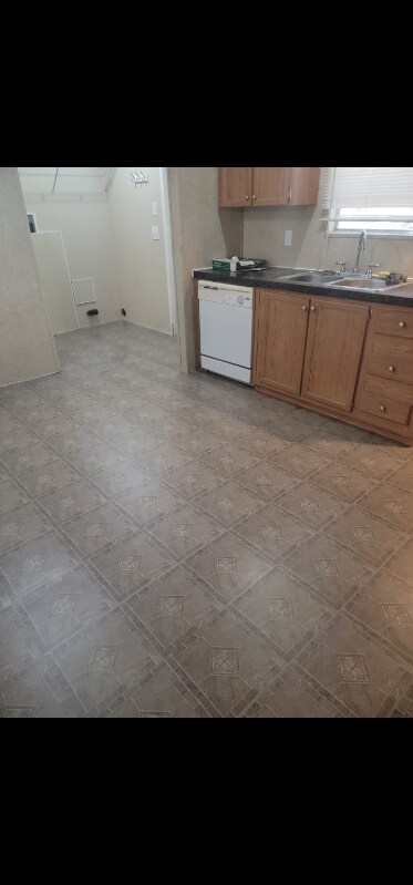 Building Photo - 233 Tracer Ave