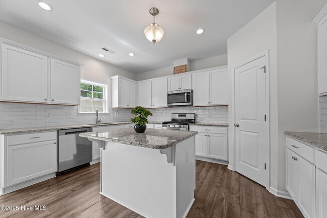 Building Photo - 828 Knoll Cir