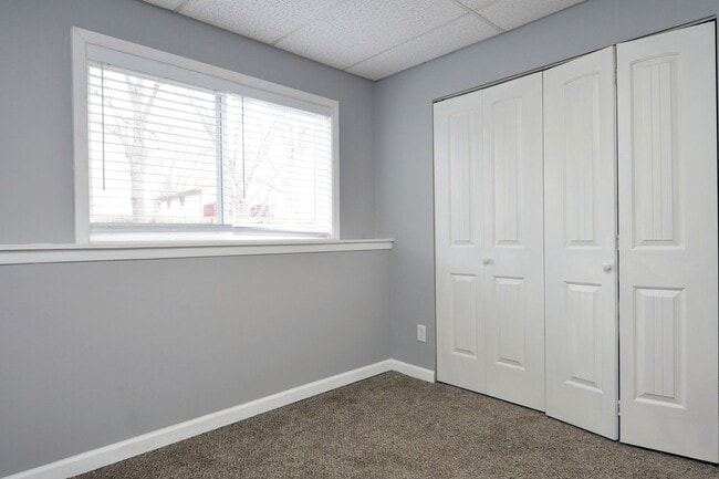 Building Photo - 1728 84th Ct N