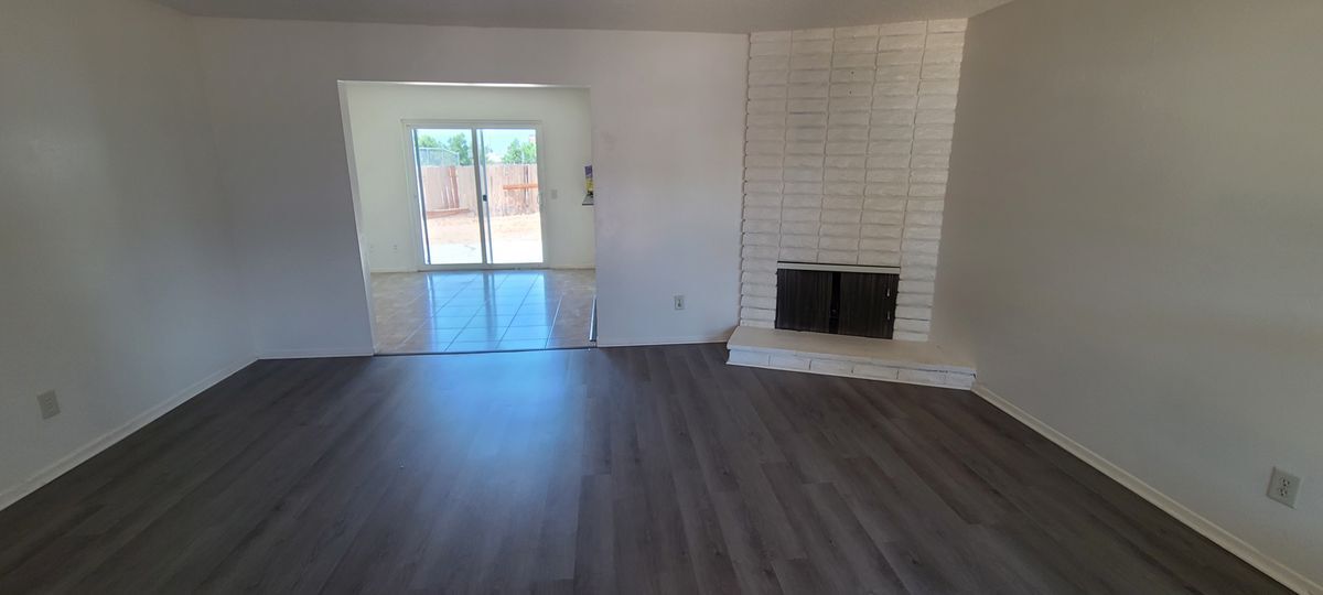 Building Photo - 421 Royal Cir