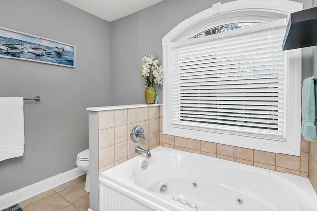 Building Photo - Fully Furnished Mid Term Lease