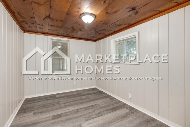 Building Photo - 7094 Fisher Ave