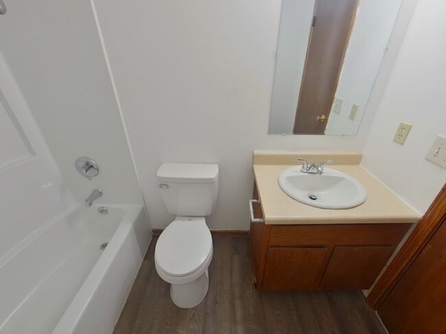 Building Photo - 3960 N Garland Cir