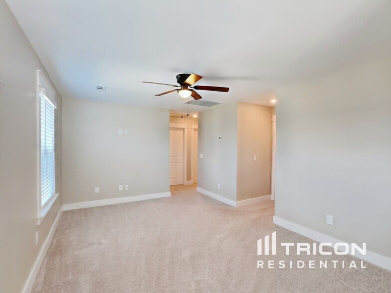 Building Photo - 1406 Cotillion Dr