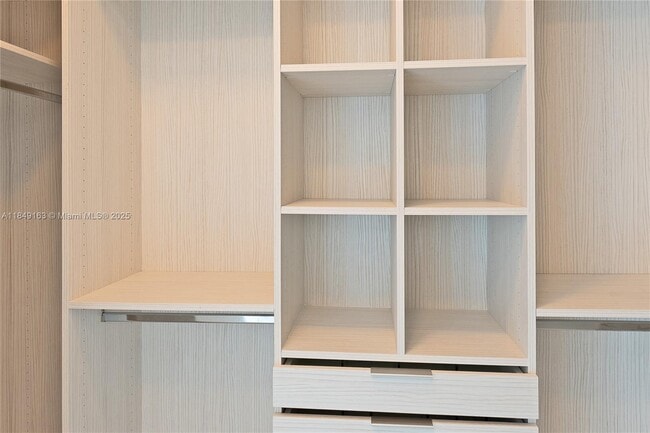 Building Photo - 17475 Collins Ave