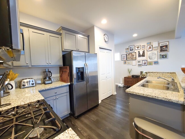 Building Photo - 4 bedroom/2.5 bath in Parkside Estates
